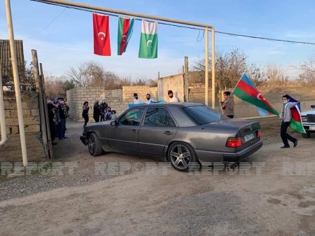 Vətən Müharibəsi iştirakçısı olan qardaşlar Biləsuvarda coşqu ilə qarşılanıb