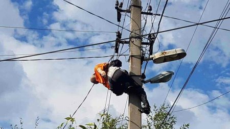 MƏKTƏBIN IŞIQLARINI DÜZƏLDƏN ELEKTRİKİ “TOK” VURDU