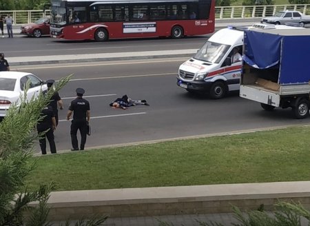 Yolu keçmək istəyən piyadanı maşın vurdu.