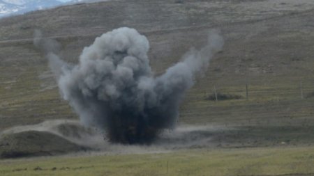 Cəbrayılda bir nəfər minaya düşüb