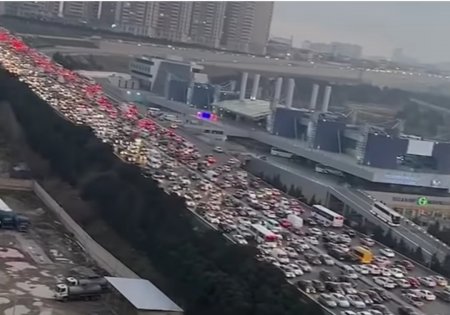 Bakının çıxacağında olan tıxac Biləcəri yolu iflic etdi.