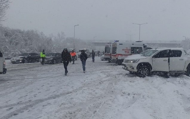 Türkiyədə 37 maşın toqquşdu - 22 yaralı var