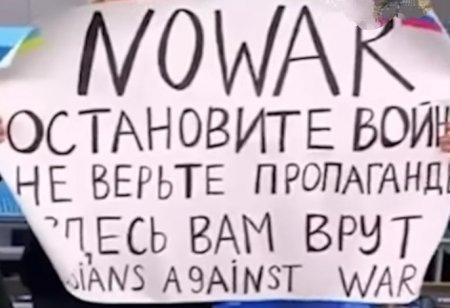 Rusiyanın rəsmi kanalında canlı efirdə Putinin yalanlarına etiraz edən jurnalist həbs olundu.