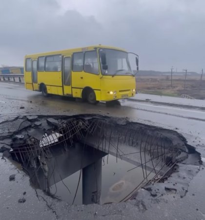 Rusiya ordusunun hücümü zamanı dağıdılan körpü