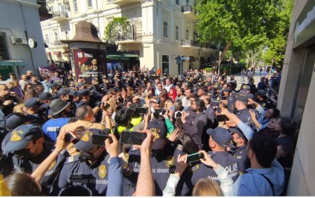 Siyasi və ictimai fəalların 14 may tarixli fəvvarələr meydanında təşkil etdiyi mitinq baş tutdu