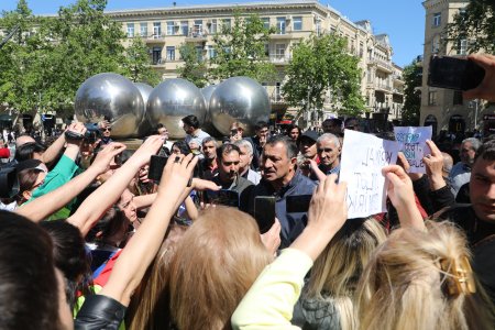 Siyasi və ictimai fəalların 14 may tarixli fəvvarələr meydanında təşkil etdiyi mitinq baş tutdu