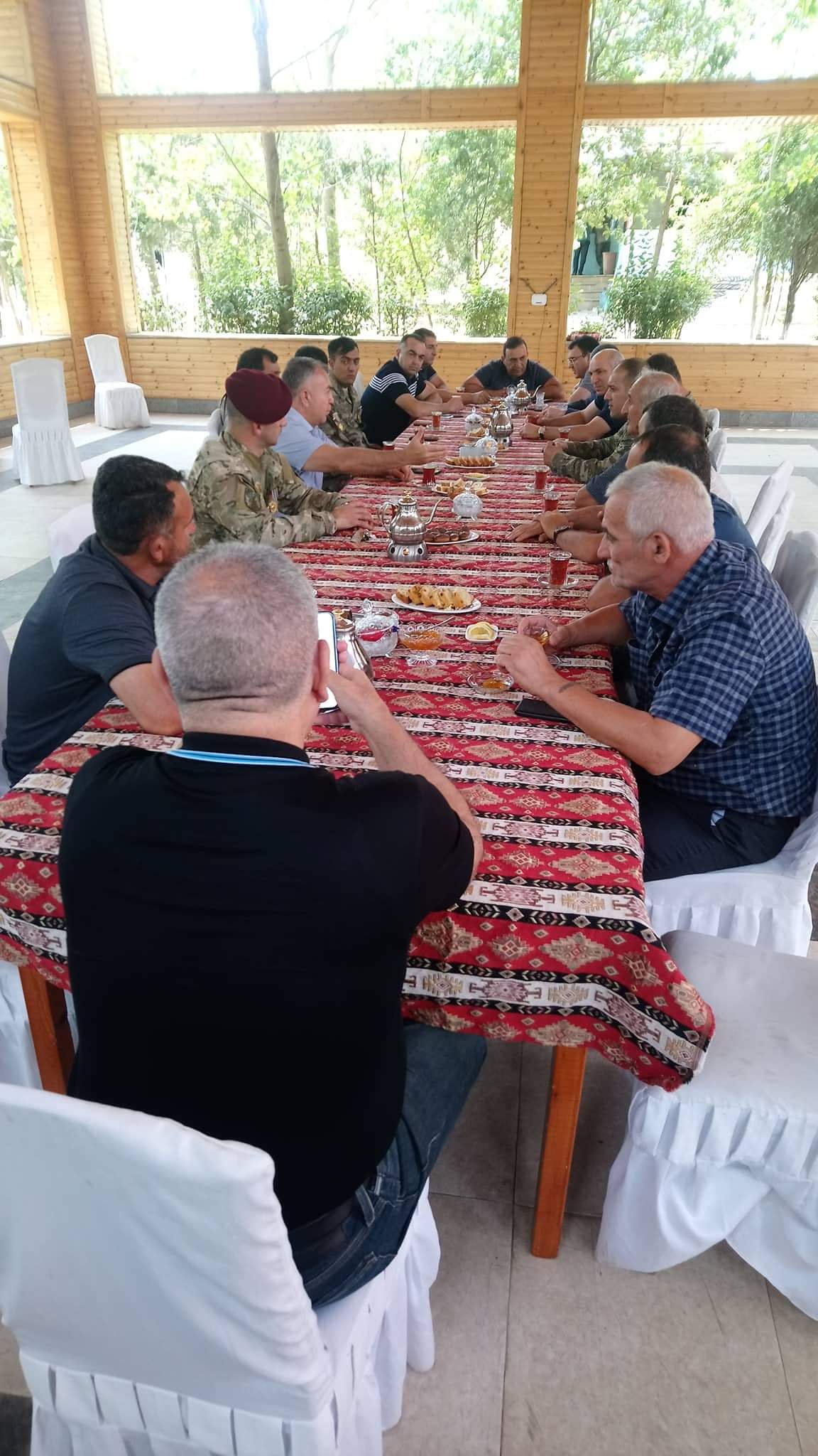 Millət vəkili şəhid ataları, müharibə veteranı və qazilərlə təbiət qoynunda görüşüb - Fotolar