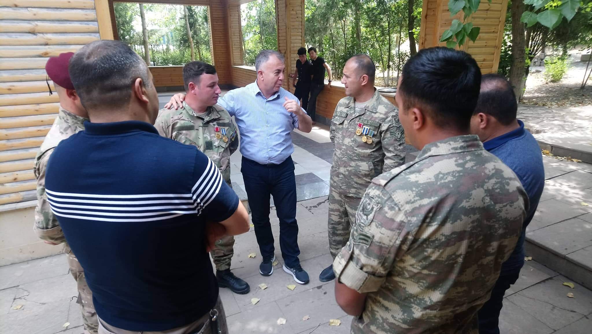 Millət vəkili şəhid ataları, müharibə veteranı və qazilərlə təbiət qoynunda görüşüb - Fotolar