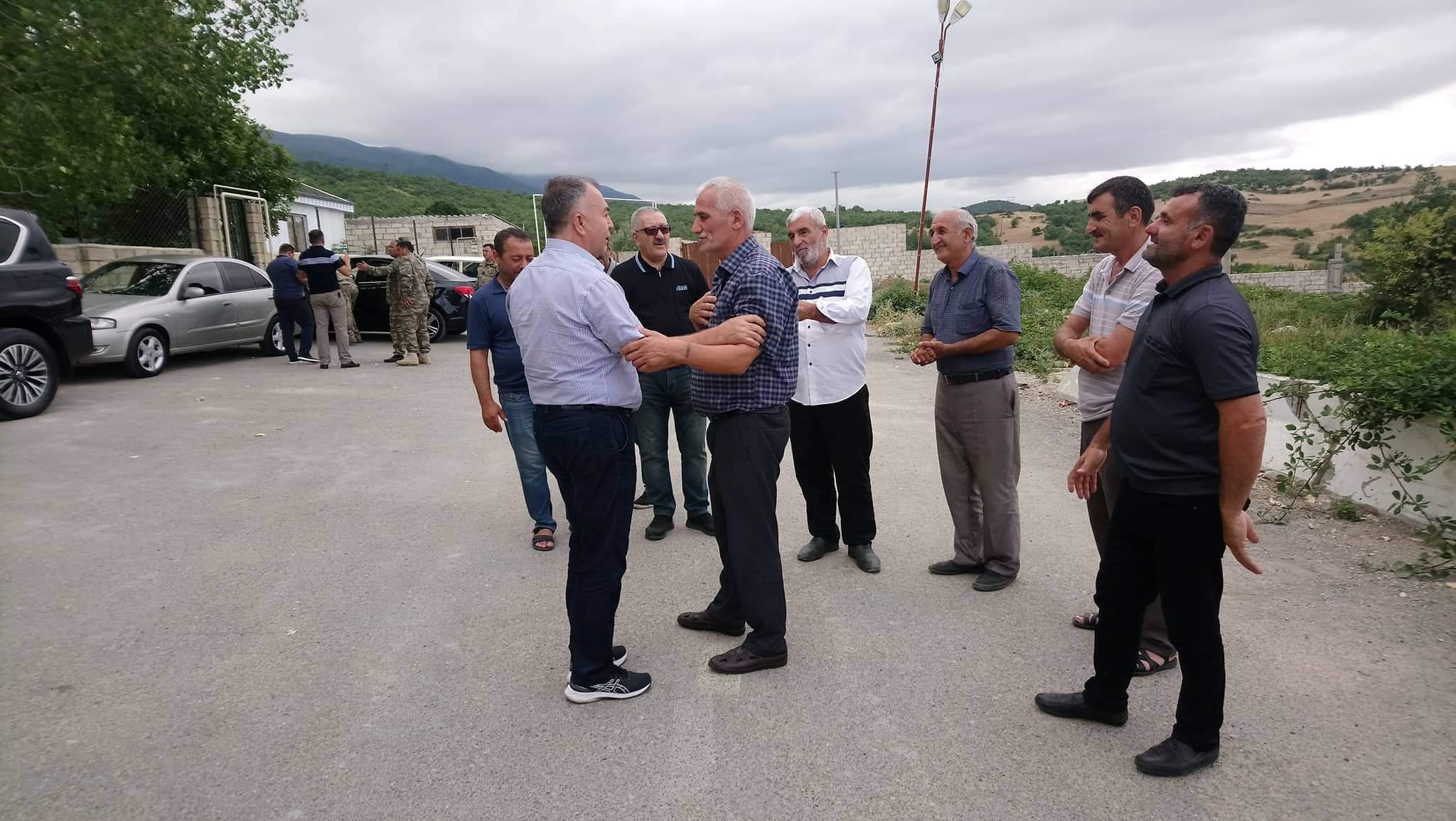 Millət vəkili şəhid ataları, müharibə veteranı və qazilərlə təbiət qoynunda görüşüb - Fotolar