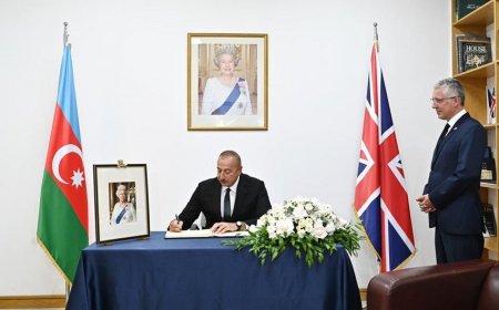 Prezident İlham Əliyev Böyük Britaniyanın Azərbaycandakı səfirliyində “Ülyahəzrət Kraliça II Elizabetin vəfatı münasibətilə matəm kitabını imzalayıb