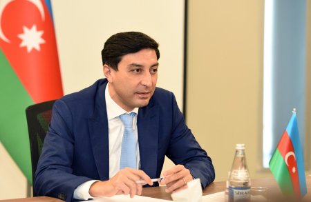 Nazir işə piyada gedir