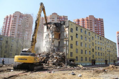 Yasamal rayonu ərazisindəki köhnə binaların sökülməsinə başlanılıb