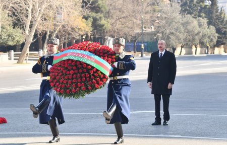 Prezident İlham Əliyev Xocalı soyqırımı abidəsini ziyarət edib