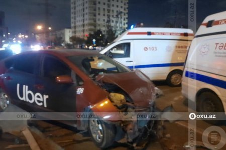 Bakıda “Toyota Prius” təcili tibbi yardımla toqquşdu