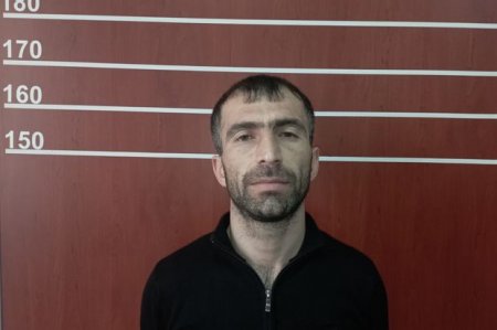 Polis Hacıqabulda əcnəbi vətəndaşa narkokuryerlik edən şəxsi saxlayıb