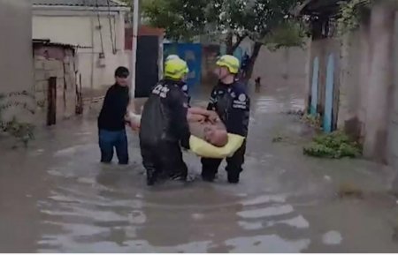 Bakı və Abşeronda yağışa görə 8 vətəndaş təxliyə edilib